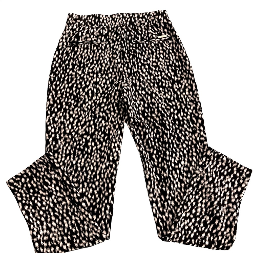 Michael Kors black white spotted stretch pants. Faux pockets.